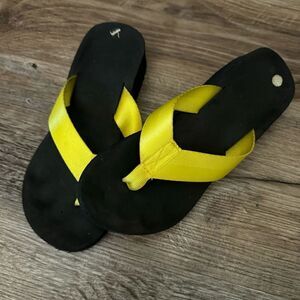 Unbranded Yellow Flip Flops Size 6